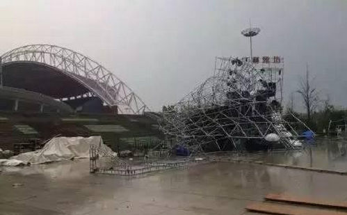 濰坊啤酒節(jié)遭遇暴風(fēng)雨 led租賃屏不敵”全軍覆沒”！