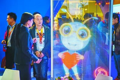 閃瞎眼！ LED“冰屏”現(xiàn)世 通透率達(dá)85%