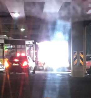 ?？谑忻耖_車遇LED屏廣告險撞人 企業(yè)：有人來查我搞定 
