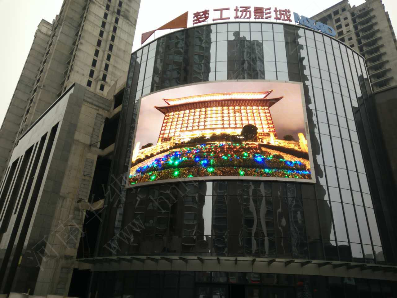 如何計算弧形LED顯示屏弧長、弦長和弦高